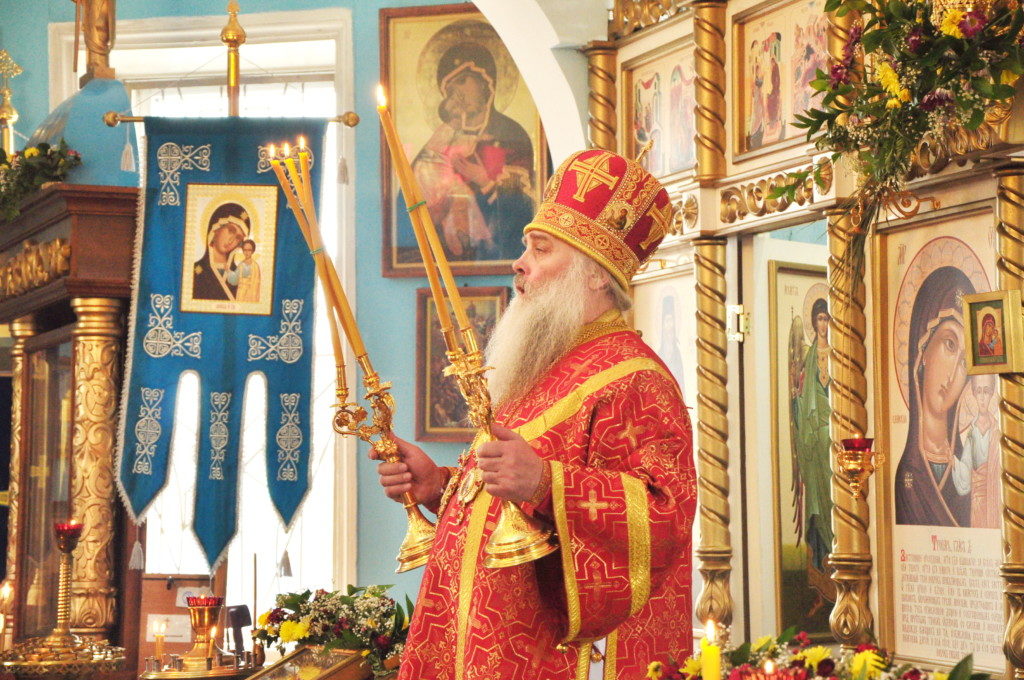 Архиерей возглавил Божественную Литургию в Казанском храме в субботний день Светлой седмицы